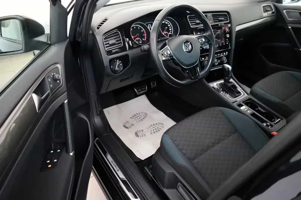 Volkswagen Golf VII Lim. IQ.DRIVE Navi,LED,ACC,SH,PDC,SR+WR 04/2019-photo-9
