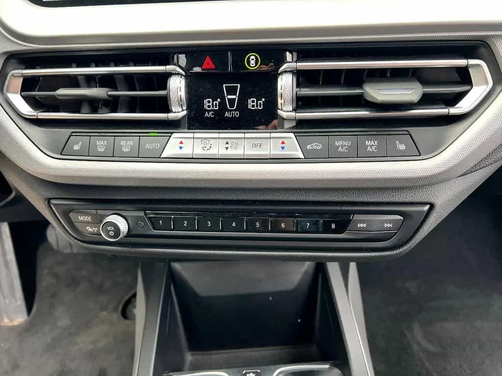 BMW 118 i Advantage *LED Navi PDC v+h Klima DAB* 10/2022-photo-23