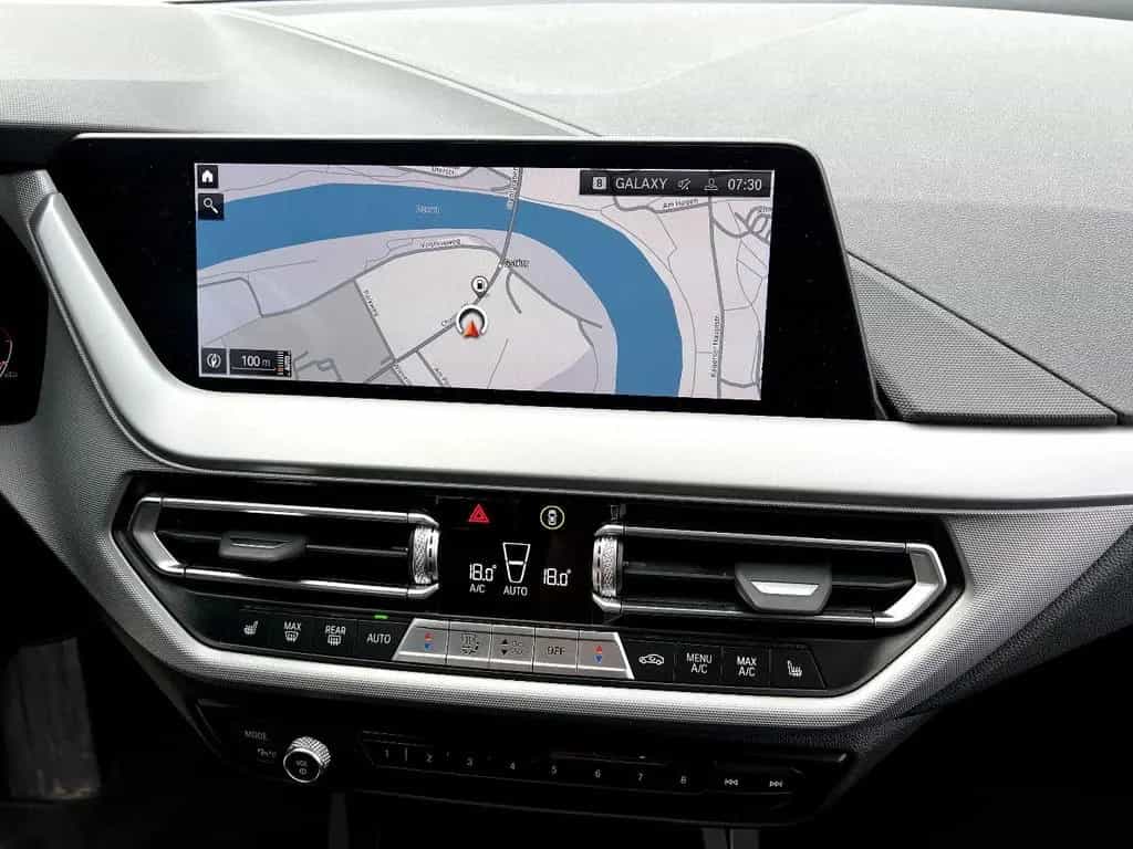 BMW 118 i Advantage *LED Navi PDC v+h Klima DAB* 10/2022-photo-24