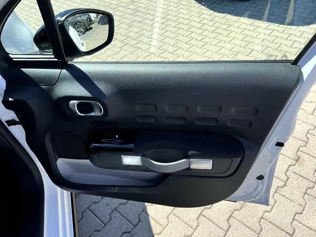 Citroën C3 1.2 PureTech 110 Shine Pack *LED Navi Sitzh.* 01/2022-photo-18
