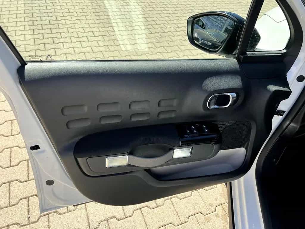 Citroën C3 1.2 PureTech 110 Shine Pack *LED Navi Sitzh.* 01/2022-photo-9