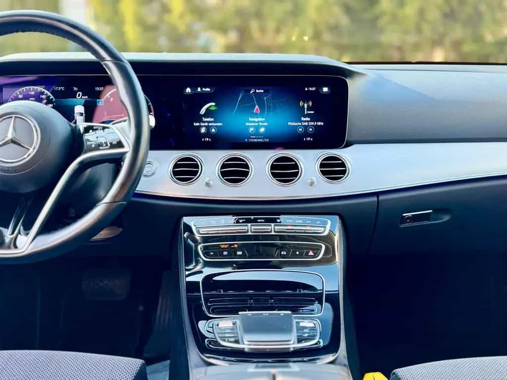 Mercedes-Benz E-Class 220d T/Multi Beam/Widescreen/Schiebedach/ 10/2020-photo-11