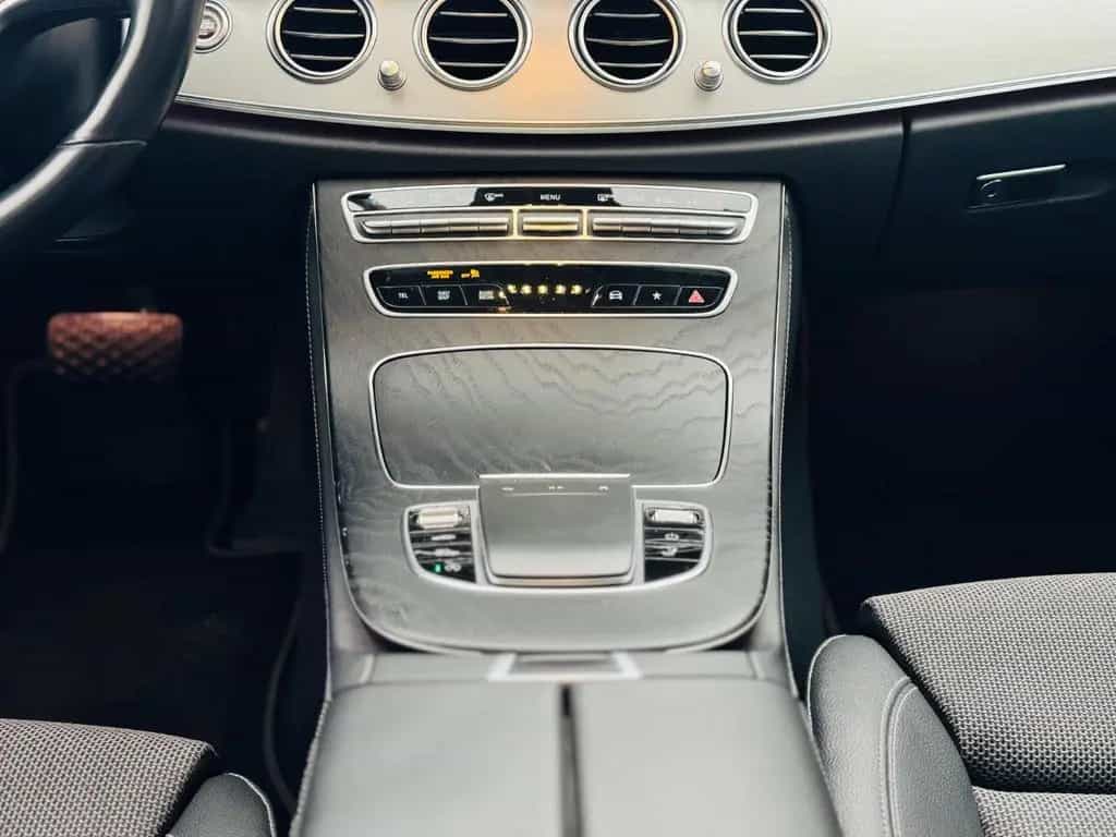 Mercedes-Benz E-Class 200 T-Modell/Airmatic/Pano/AHK/Kamera 04/2022-photo-12