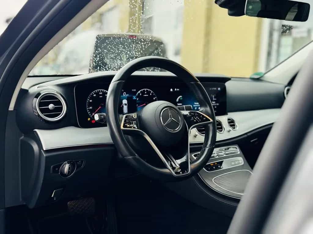 Mercedes-Benz E-Class 200 T-Modell/Airmatic/Pano/AHK/Kamera 04/2022-photo-9