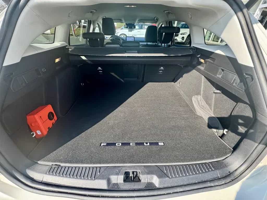 Ford Focus Turnier Titanium 1.5 Eco Boost Automatik 12/2019-photo-9
