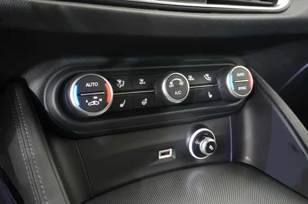 Alfa Romeo Stelvio 2.2D VELOCE Q4 NAVI/LED/KAMERA/MATRIX/SH 06/2024-photo-33