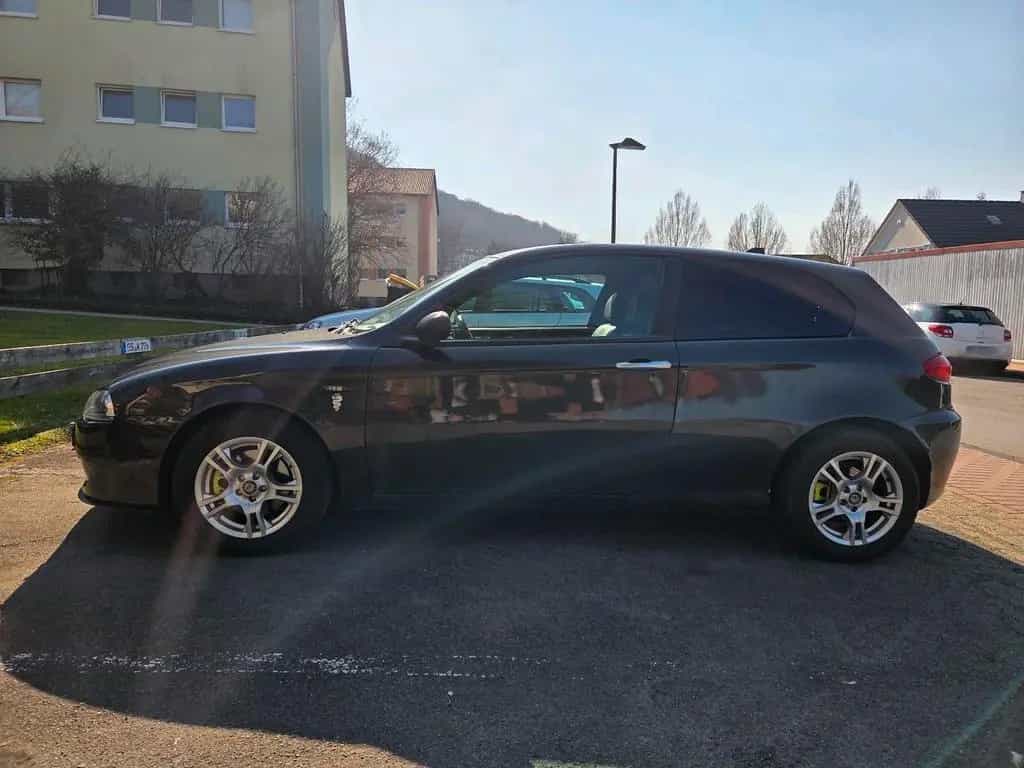 Alfa Romeo 147 1.6 twin spark 120ps, 8 fach 06/2006-photo-1