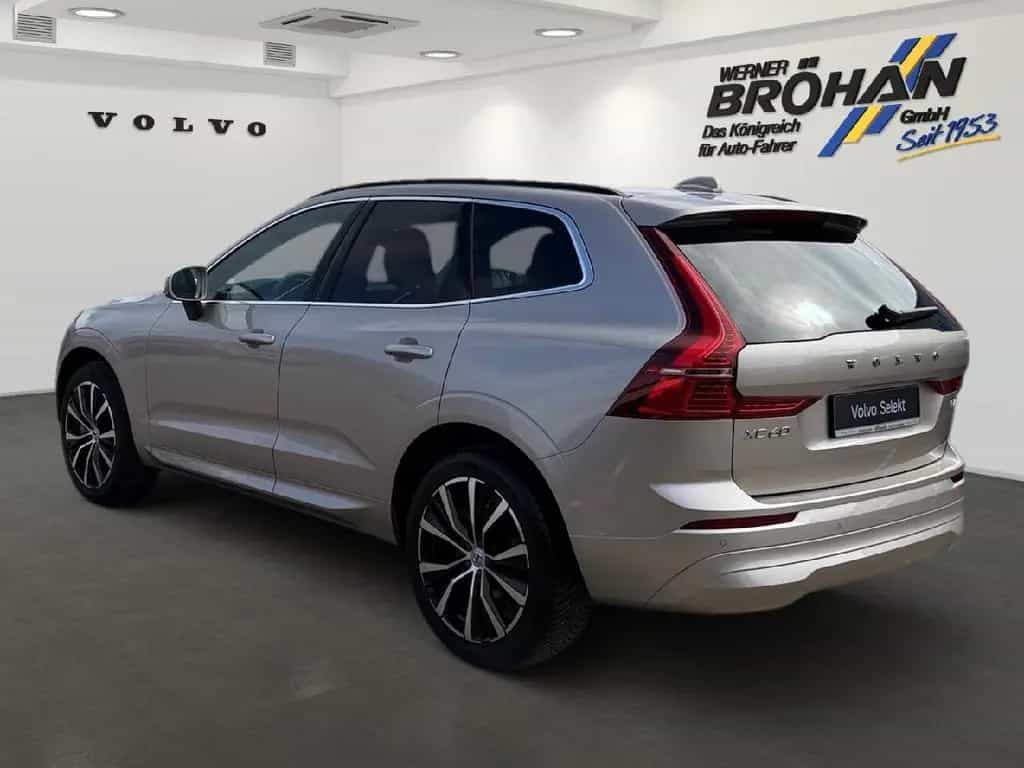 Volvo XC60 Core 2WD 01/2024-photo-3