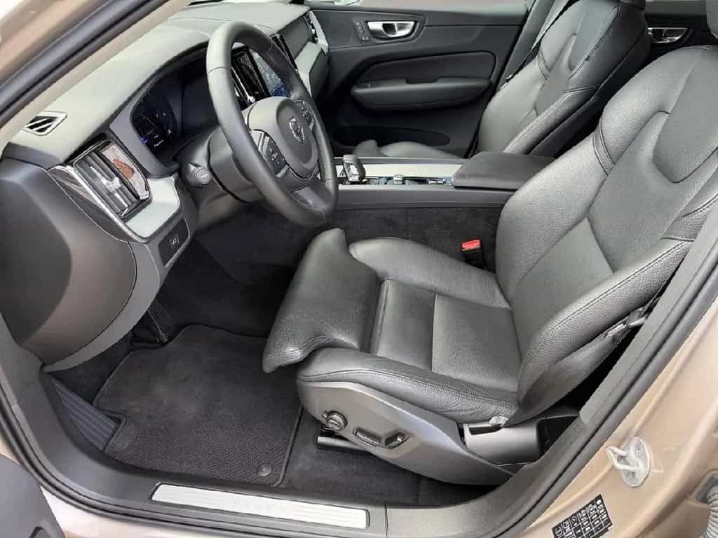 Volvo XC60 Core 2WD 01/2024-photo-4