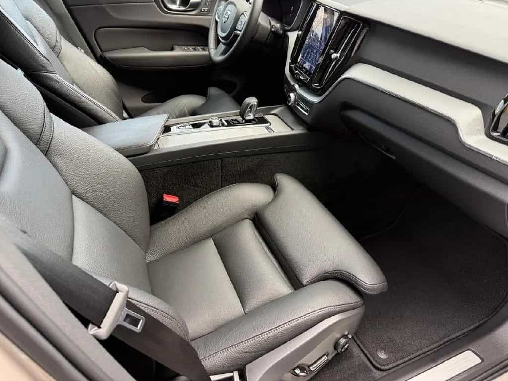 Volvo XC60 Core 2WD 01/2024-photo-7