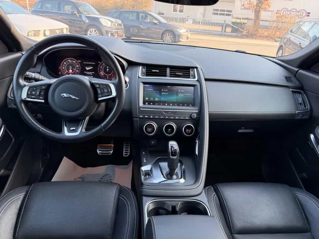Jaguar E-Pace R-Dynamic SE AWD 03/2020-photo-11