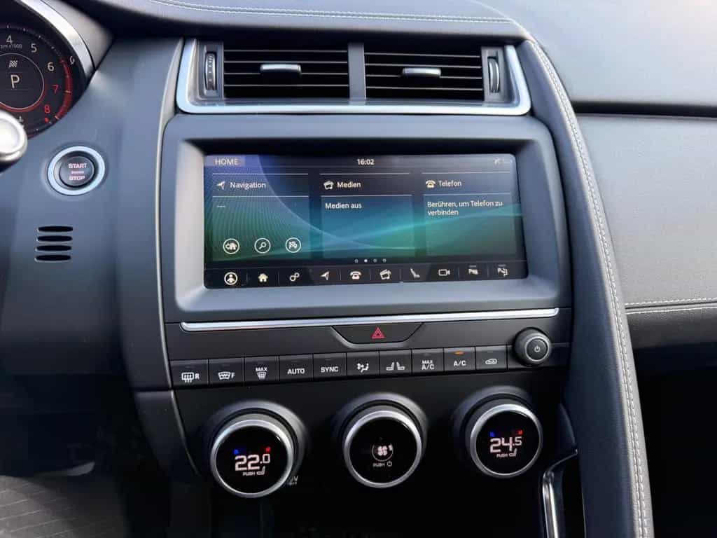 Jaguar E-Pace R-Dynamic SE AWD 03/2020-photo-16