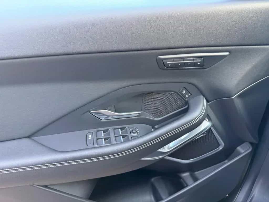 Jaguar E-Pace R-Dynamic SE AWD 03/2020-photo-22