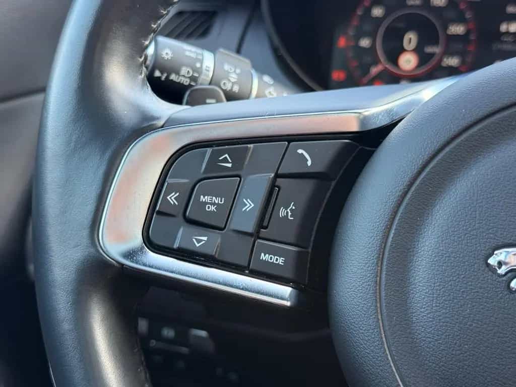 Jaguar E-Pace R-Dynamic SE AWD 03/2020-photo-24