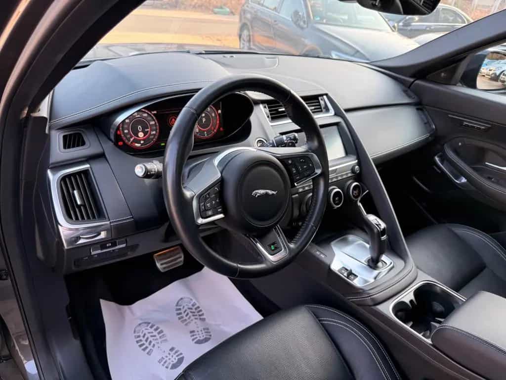 Jaguar E-Pace R-Dynamic SE AWD 03/2020-photo-8