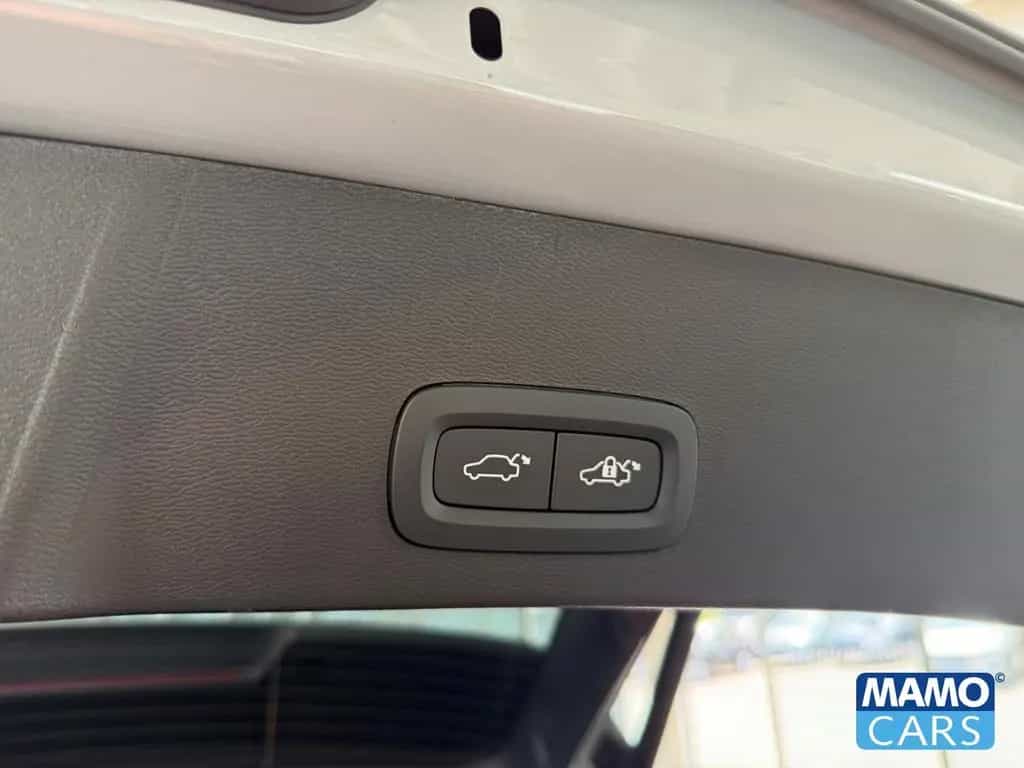 Volvo XC40 B4 Plus Dark ACC/CAM/SHZ/LHZ/PDC 08/2023-photo-32