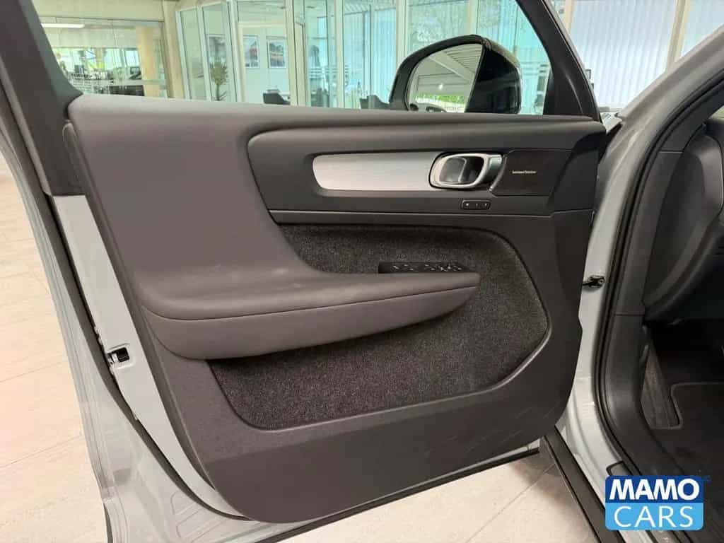Volvo XC40 B4 Plus Dark ACC/CAM/SHZ/LHZ/PDC 08/2023-photo-35