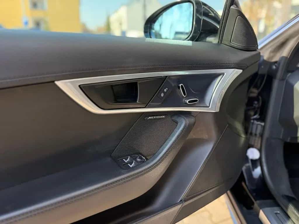 Jaguar F-Type R-Dynamic 05/2019-photo-11