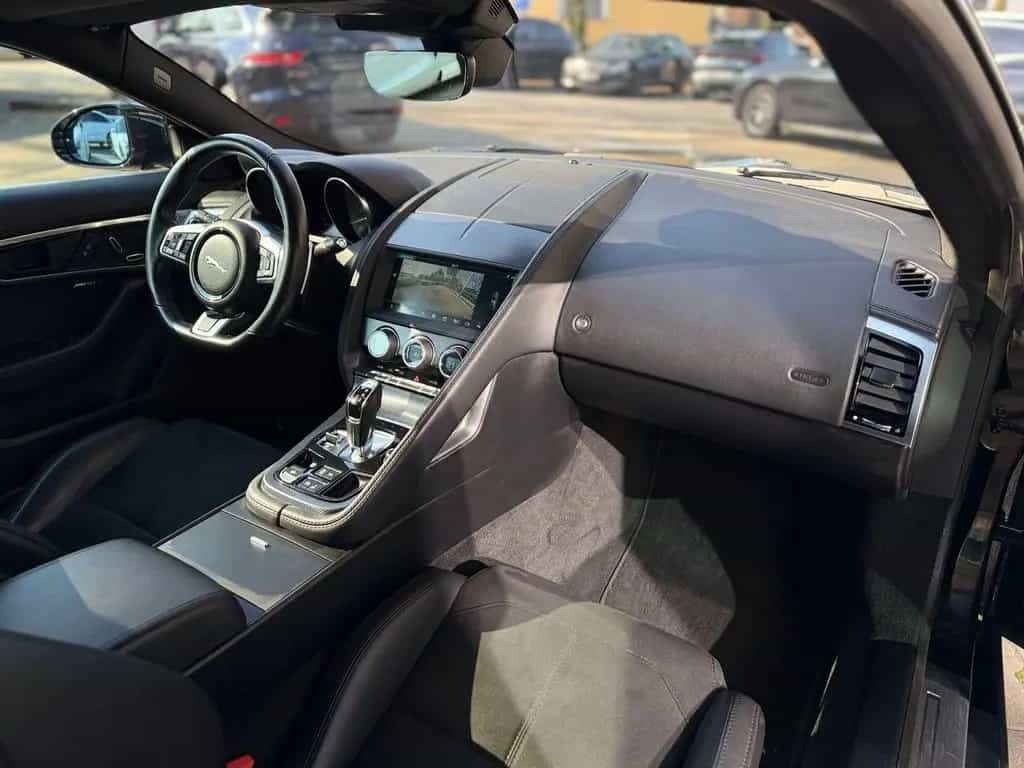 Jaguar F-Type R-Dynamic 05/2019-photo-23