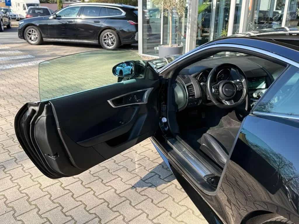 Jaguar F-Type R-Dynamic 05/2019-photo-8