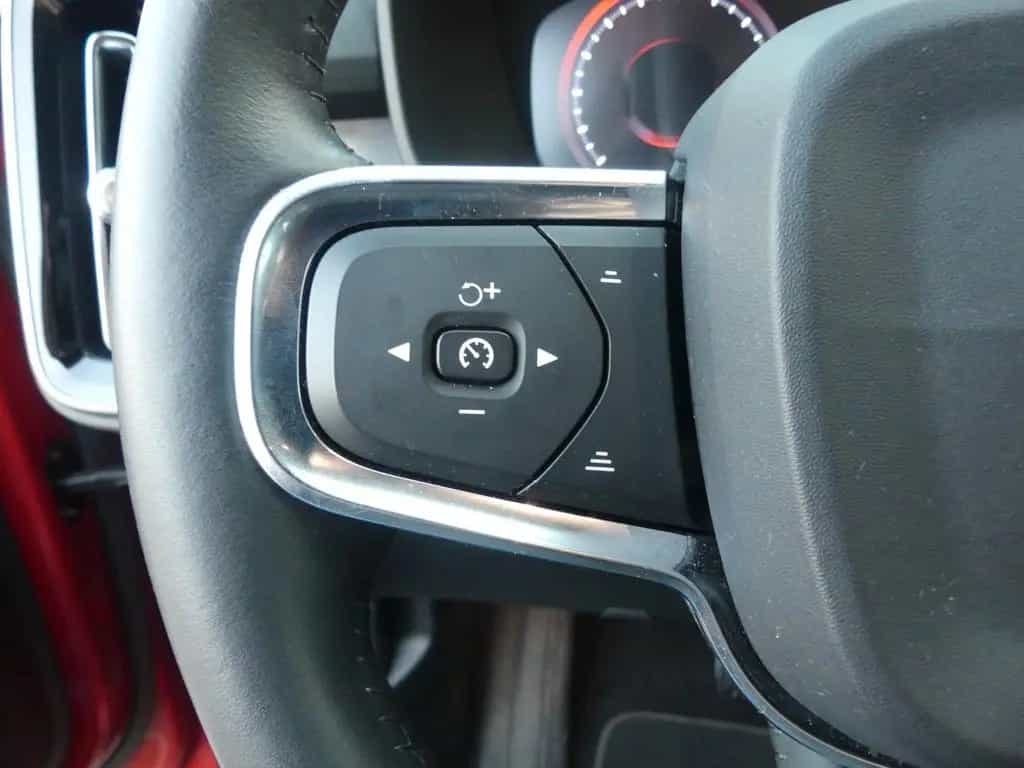 Volvo XC40 Momentum*Kamera*virtual*h/k-Sound*Navi*LED 06/2018-photo-9