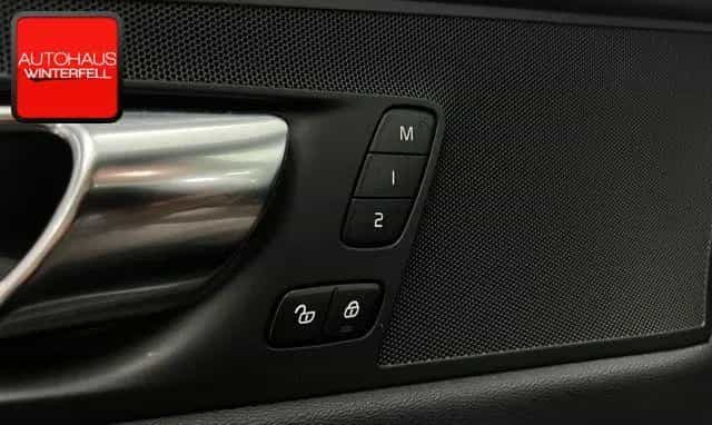 Volvo XC60 B5 AWD PLUS DARK PANO+GOOGLE+MEMO+KRISTALL+ 01/2023-photo-12