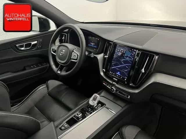 Volvo XC60 B5 AWD PLUS DARK PANO+GOOGLE+MEMO+KRISTALL+ 01/2023-photo-19