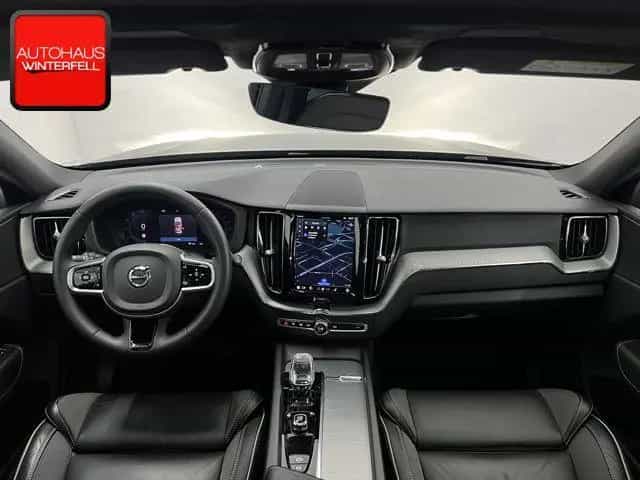 Volvo XC60 B5 AWD PLUS DARK PANO+GOOGLE+MEMO+KRISTALL+ 01/2023-photo-2