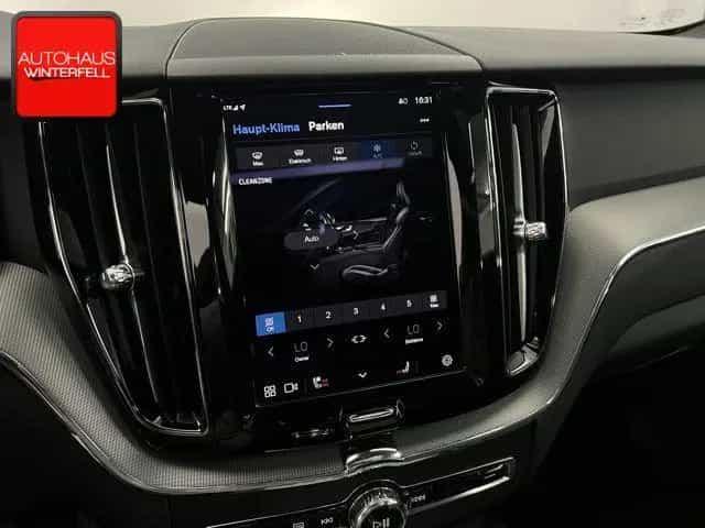 Volvo XC60 B5 AWD PLUS DARK PANO+GOOGLE+MEMO+KRISTALL+ 01/2023-photo-24