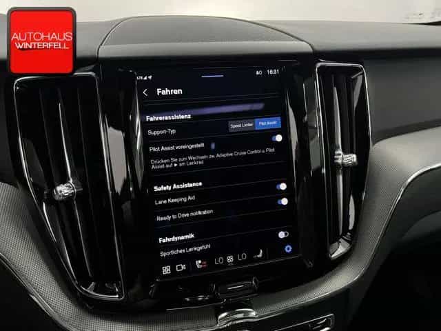 Volvo XC60 B5 AWD PLUS DARK PANO+GOOGLE+MEMO+KRISTALL+ 01/2023-photo-26