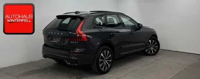 Volvo XC60 B5 AWD PLUS DARK PANO+GOOGLE+MEMO+KRISTALL+ 01/2023-photo-3