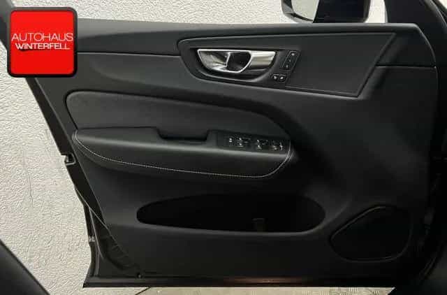 Volvo XC60 B5 AWD PLUS DARK PANO+GOOGLE+MEMO+KRISTALL+ 01/2023-photo-34