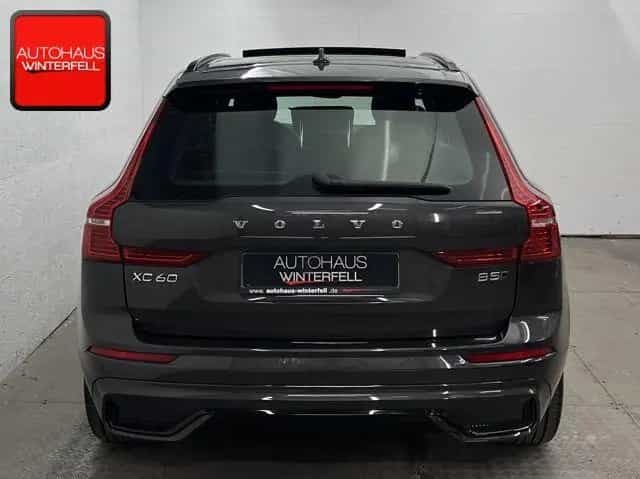 Volvo XC60 B5 AWD PLUS DARK PANO+GOOGLE+MEMO+KRISTALL+ 01/2023-photo-6