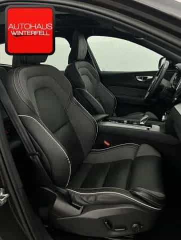 Volvo XC60 B5 AWD PLUS DARK PANO+GOOGLE+MEMO+KRISTALL+ 01/2023-photo-7