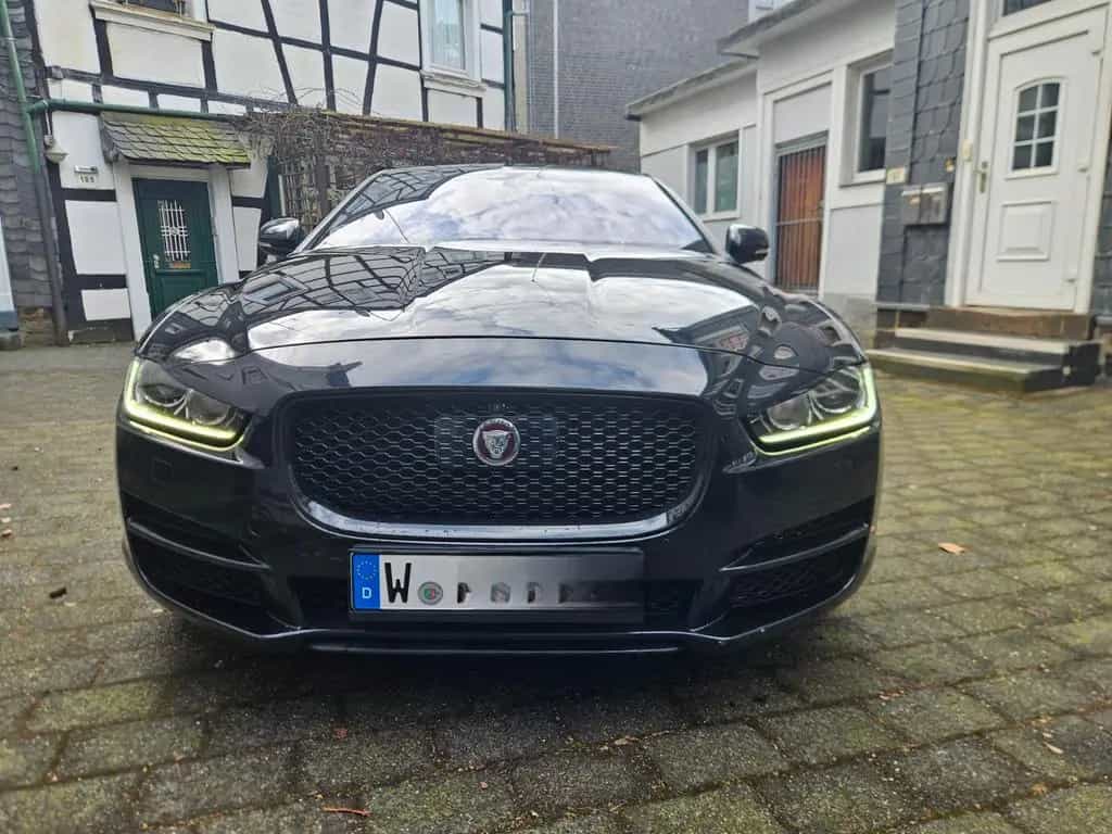 Jaguar XE 20d 180PS Portfolio Automatik Portfolio 01/2017-photo-5