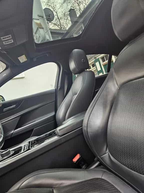 Jaguar XE 20d 180PS Portfolio Automatik Portfolio 01/2017-photo-6