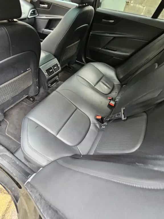 Jaguar XE 20d 180PS Portfolio Automatik Portfolio 01/2017-photo-7