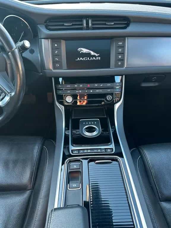 Jaguar XF 30d R-Sport 300 PS 08/2017-photo-7