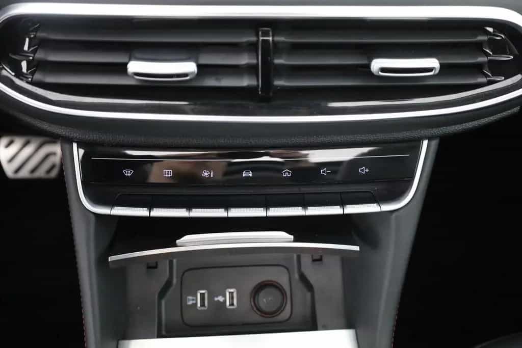 MG HS 1.5 T-GDI Luxury Aut. LED ACC Navi 360° Pano 03/2024-photo-11