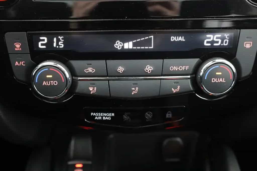 Nissan Qashqai 1.6 DIG-T N-Connecta Pano LED Navi 360° 05/2018-photo-11