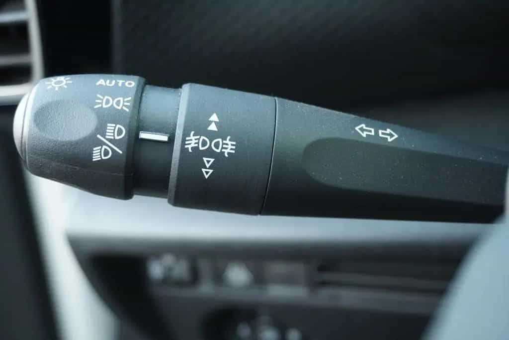 Citroën C4 PureTech 130 Aut. LED Navi Head-Up Kamera 08/2022-photo-13