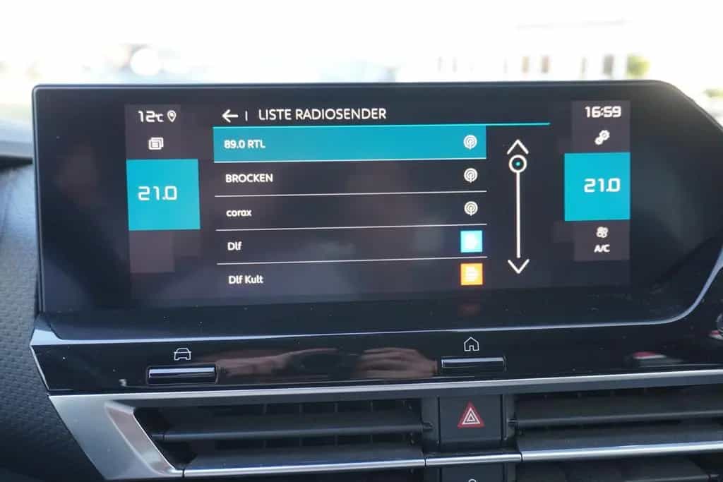 Citroën C4 PureTech 130 Aut. LED Navi Head-Up Kamera 08/2022-photo-17