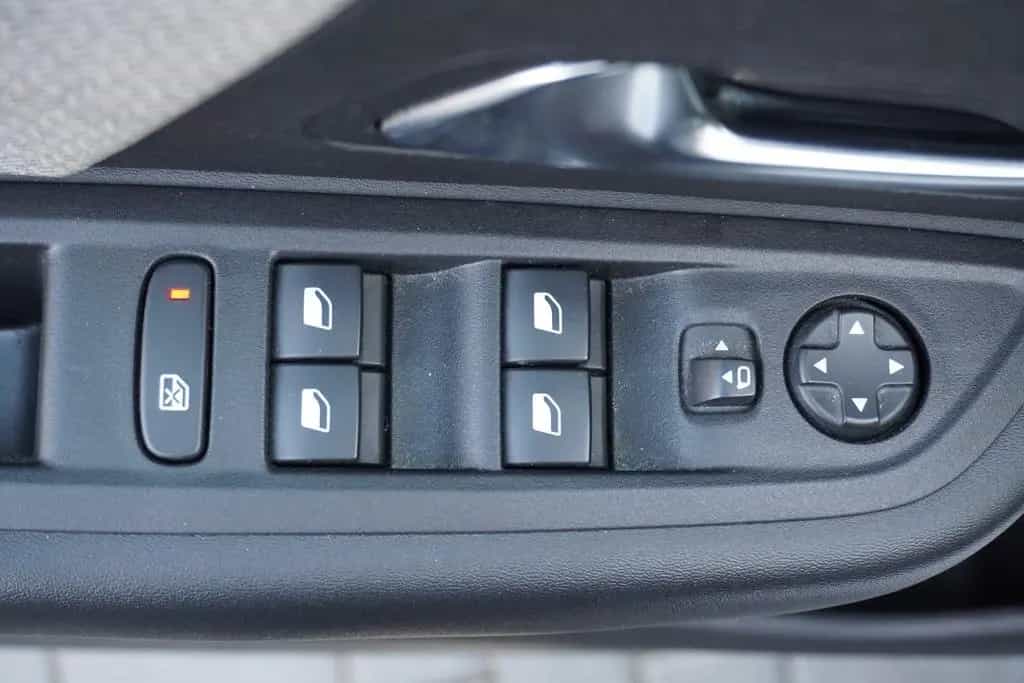 Citroën C4 PureTech 130 Aut. LED Navi Head-Up Kamera 08/2022-photo-26