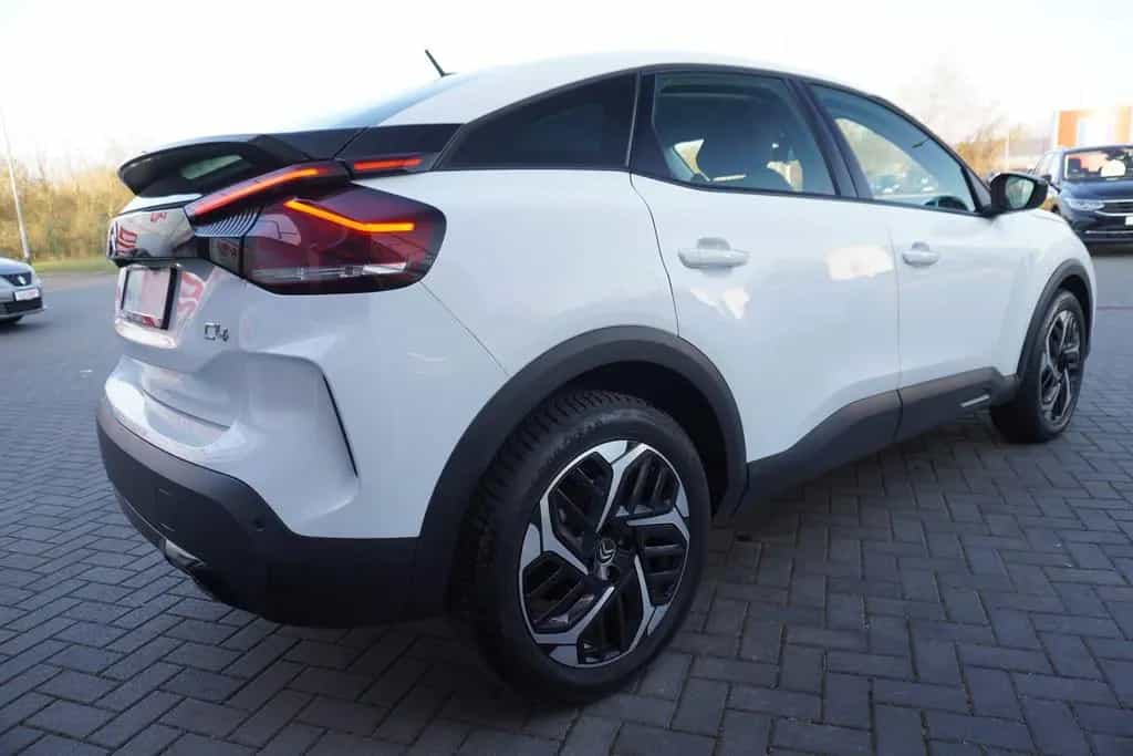 Citroën C4 PureTech 130 Aut. LED Navi Head-Up Kamera 08/2022-photo-4