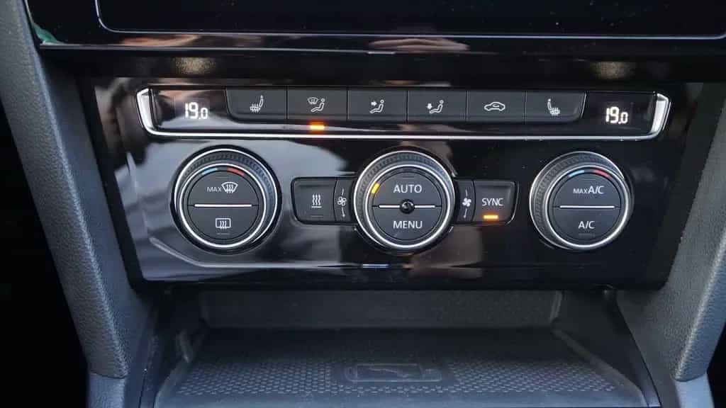 Volkswagen Passat Variant 2.0 TSI R-Line Standheizung AHK 12/2019-photo-18