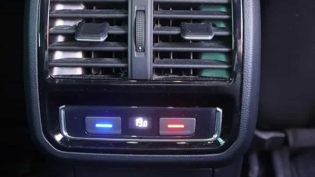 Volkswagen Passat Variant 2.0 TSI R-Line Standheizung AHK 12/2019-photo-32