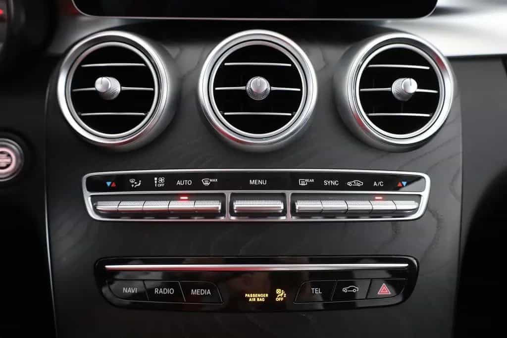 Mercedes-Benz C 180 C180 T Avantgarde LED Navi Sitzheizung Kamera 08/2018-photo-11