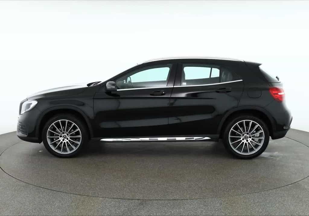 Mercedes-Benz GLA-Class 180 AMG Line Aut. LED Navi 360° Leder PDC 01/2019-photo-1