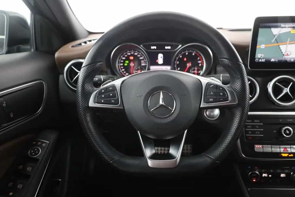 Mercedes-Benz GLA-Class 180 AMG Line Aut. LED Navi 360° Leder PDC 01/2019-photo-14