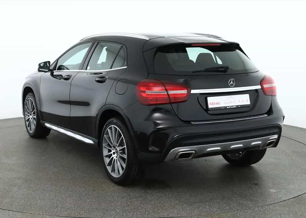 Mercedes-Benz GLA-Class 180 AMG Line Aut. LED Navi 360° Leder PDC 01/2019-photo-2